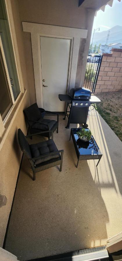 Private Lux Apartment In A New Community Fontana Exterior photo