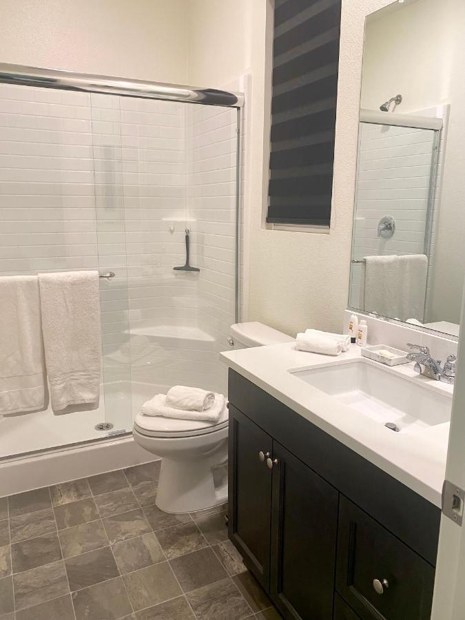 Private Lux Apartment In A New Community Fontana Exterior photo